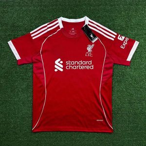 (MANCHADA) Camisa Liverpool Home I 25/26 - Vermelha - Torcedor Masculina