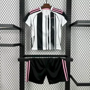 Conjunto Infantil Juventus Home I 25/26 - Branco e...